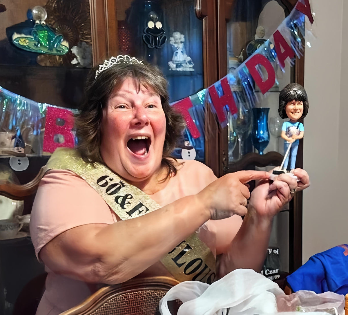 Custom Mom Bobblehead, personalized housewife figurine, Mom's Birthday cake topper, thank-you gift for mom