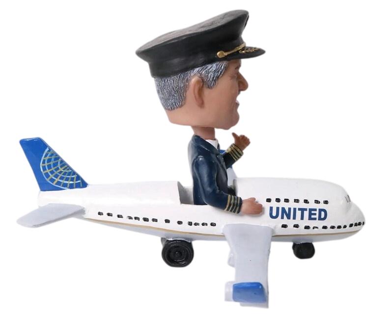 Boeing 747 Captain Custom Bobblehead, Personalized Aircraft pilot Figurine, Aviator Birthday Present, Dashboard Nodding doll